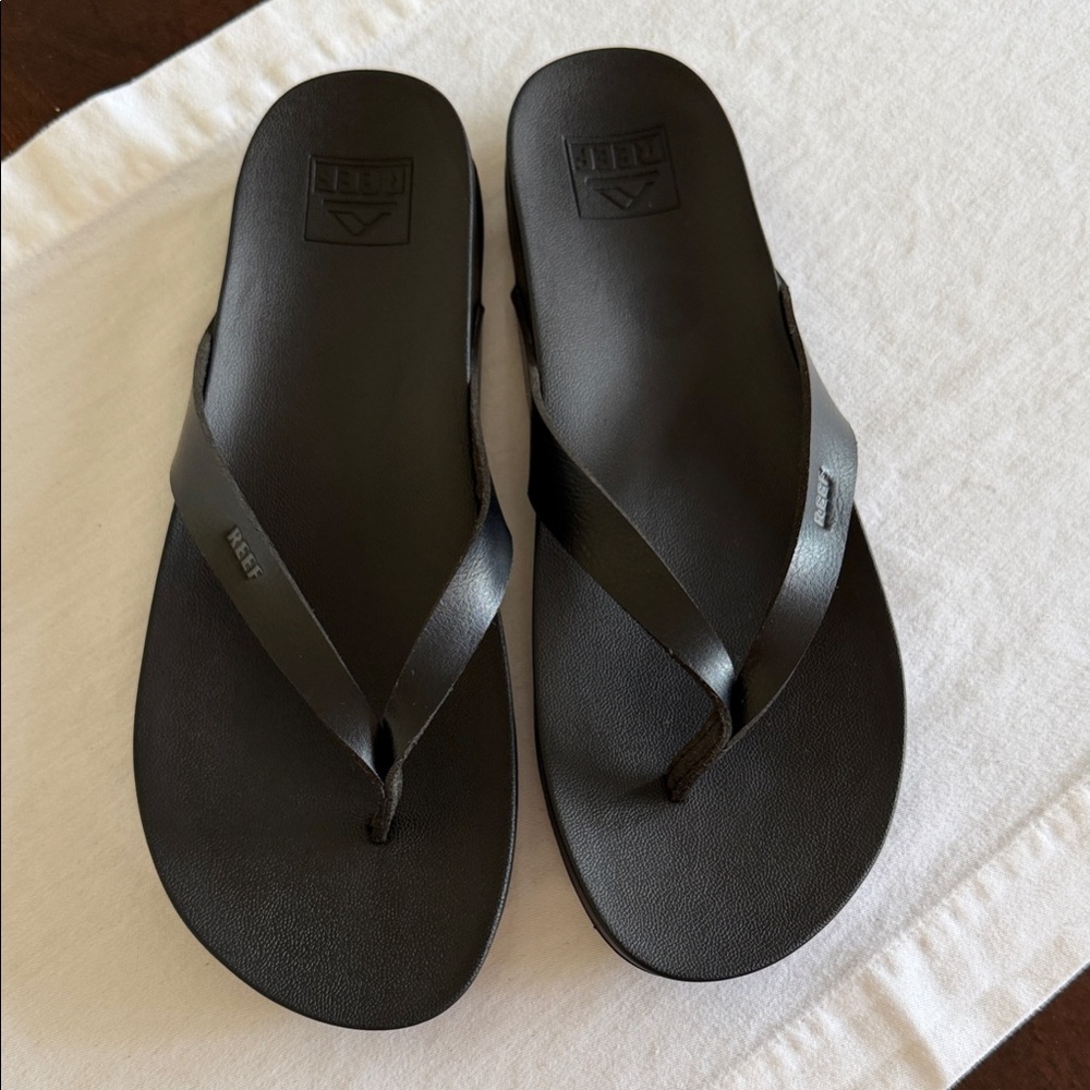 Reef women’s Classic Black Flip-Flops 11 Cushion Court sandals